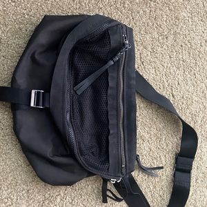 Lululemon go lightly crossbody bag